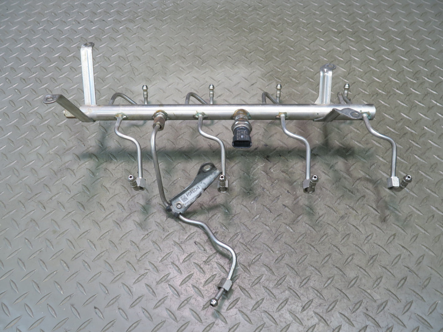 2015-2018 Porsche Cayenne 958 4.8L Engine Fuel Rail