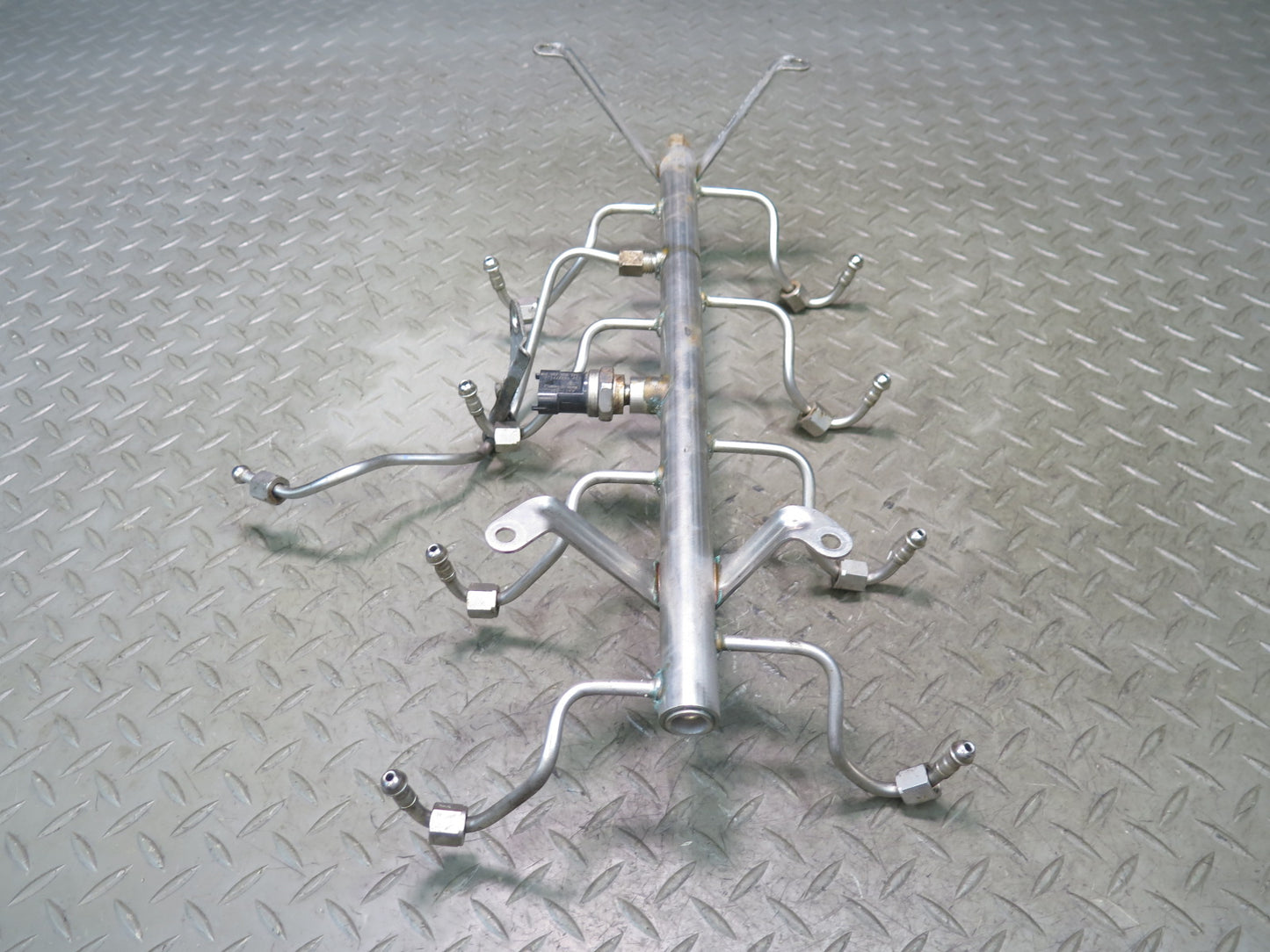 2015-2018 Porsche Cayenne 958 4.8L Engine Fuel Rail