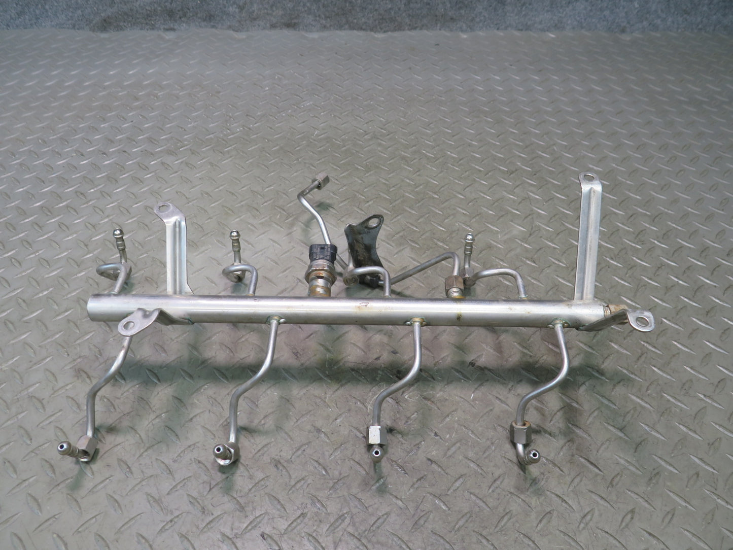 2015-2018 Porsche Cayenne 958 4.8L Engine Fuel Rail
