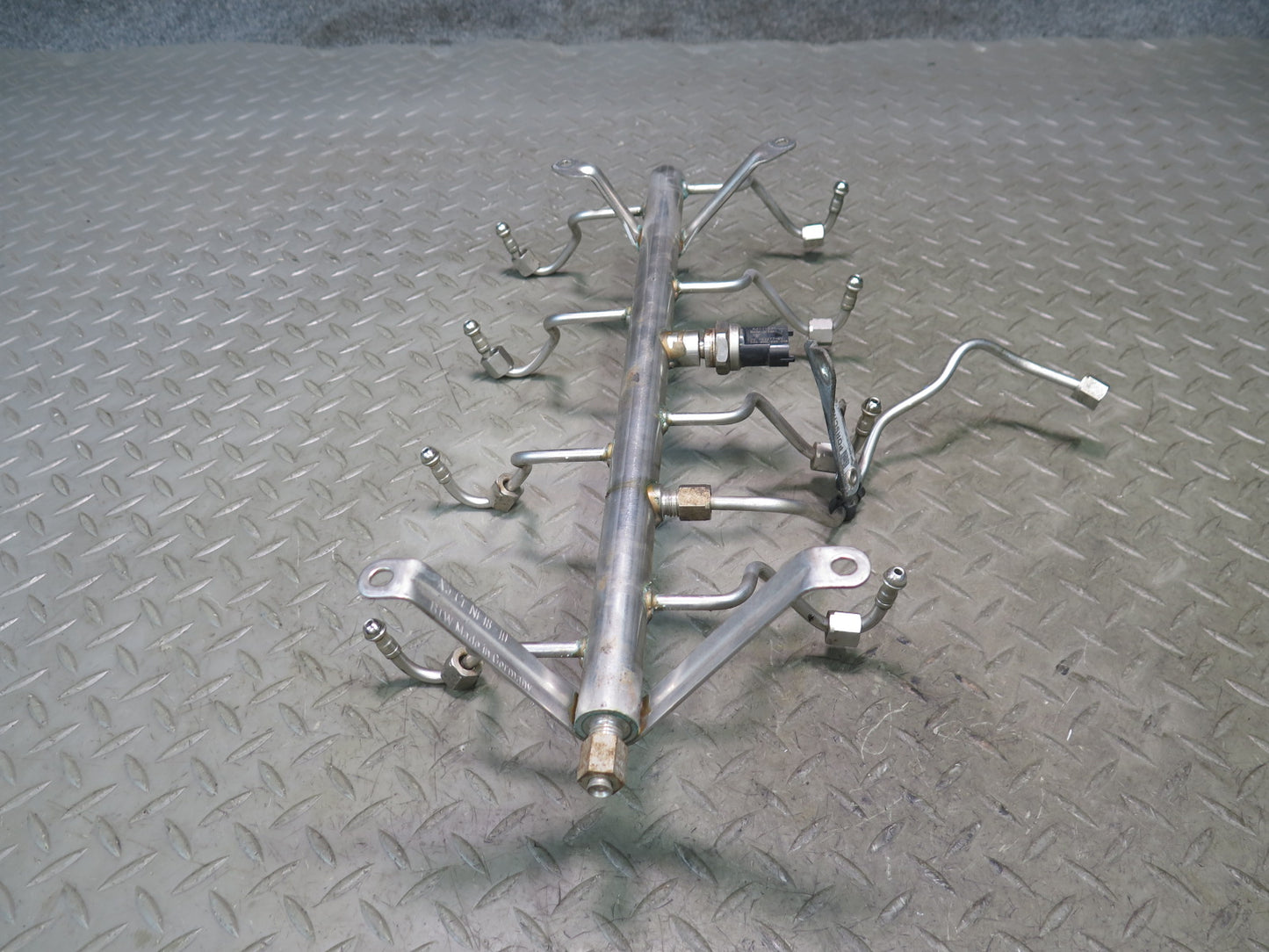 2015-2018 Porsche Cayenne 958 4.8L Engine Fuel Rail