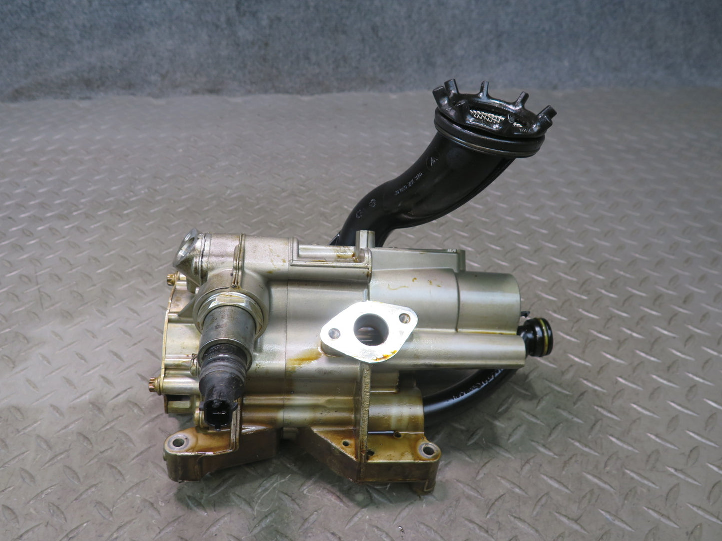 2011-2014 Porsche Cayenne 958 4.8L NON Turbo Engine Motor Oil Pump w Pickup Tube