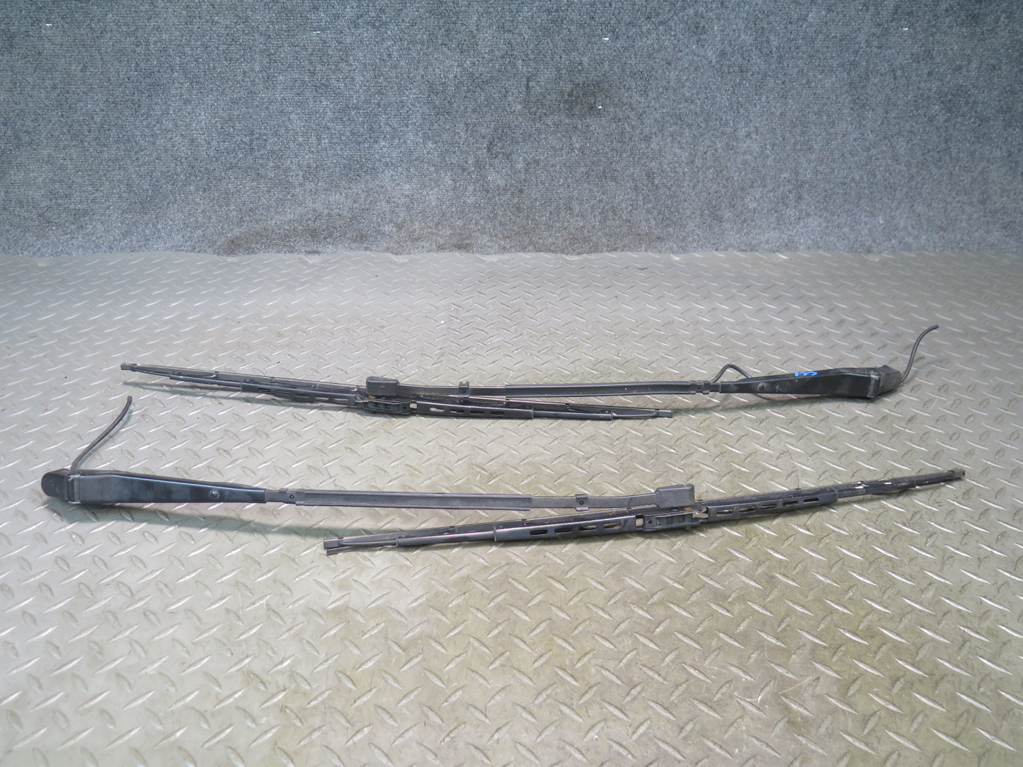 2011-2018 Porsche Cayenne 958 Front Left & Right Windshield Wiper Arm Set of 2