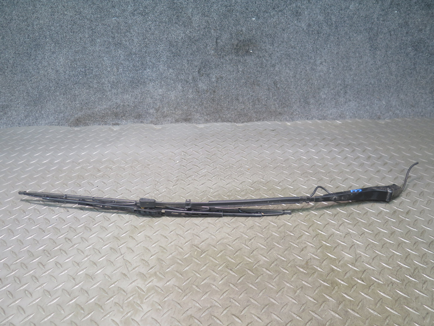 2011-2018 Porsche Cayenne 958 Front Left & Right Windshield Wiper Arm Set of 2