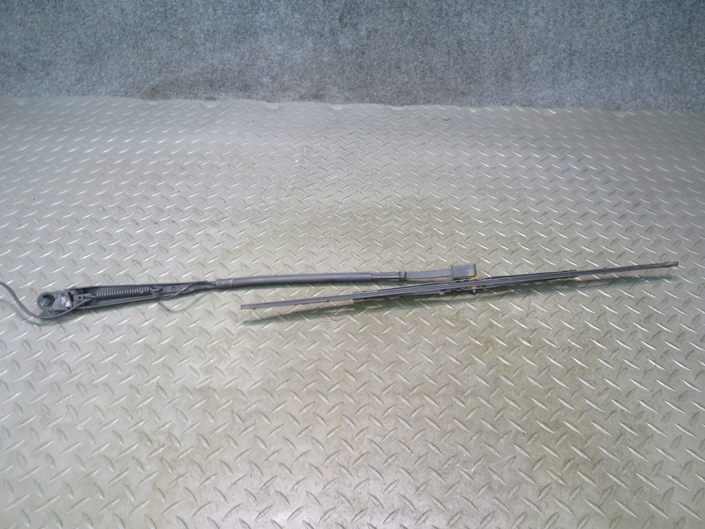 2011-2018 Porsche Cayenne 958 Front Left & Right Windshield Wiper Arm Set of 2