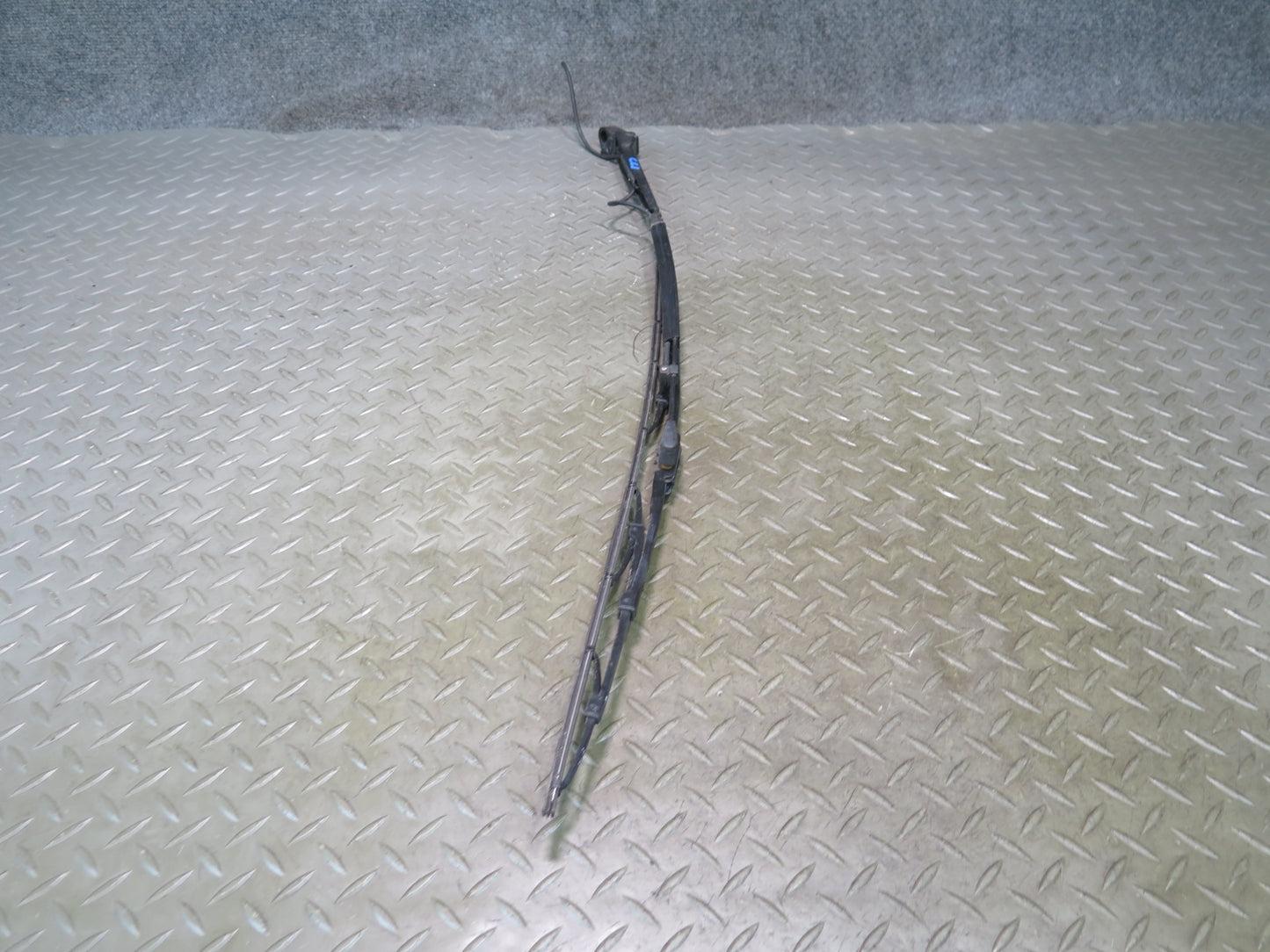 2011-2018 Porsche Cayenne 958 Front Left & Right Windshield Wiper Arm Set of 2