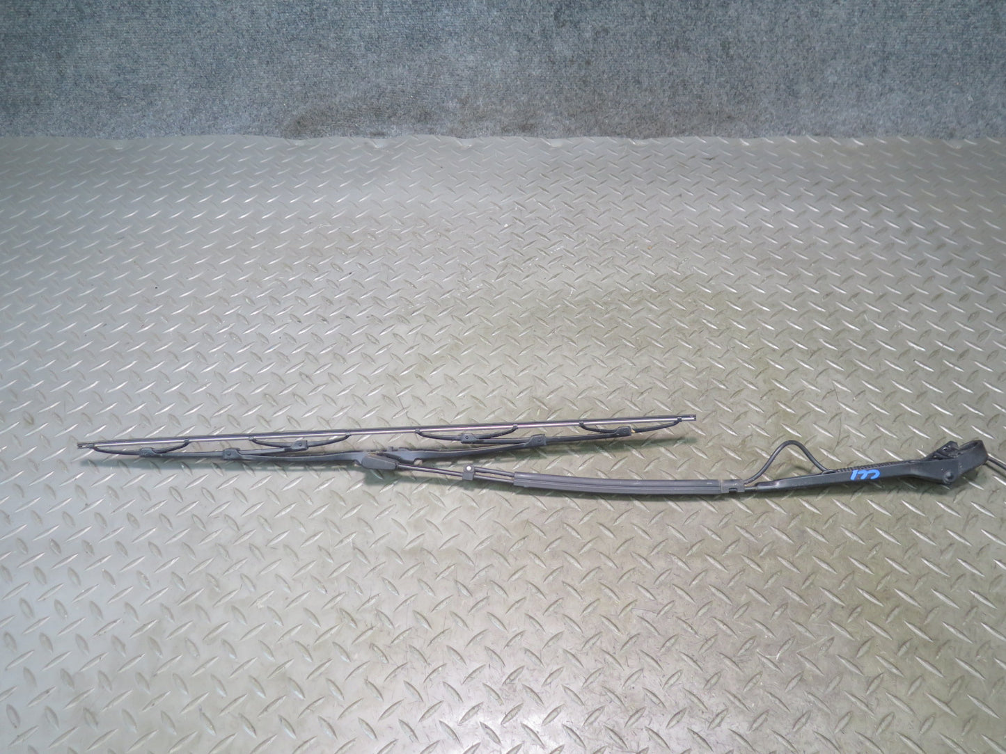 2011-2018 Porsche Cayenne 958 Front Left & Right Windshield Wiper Arm Set of 2