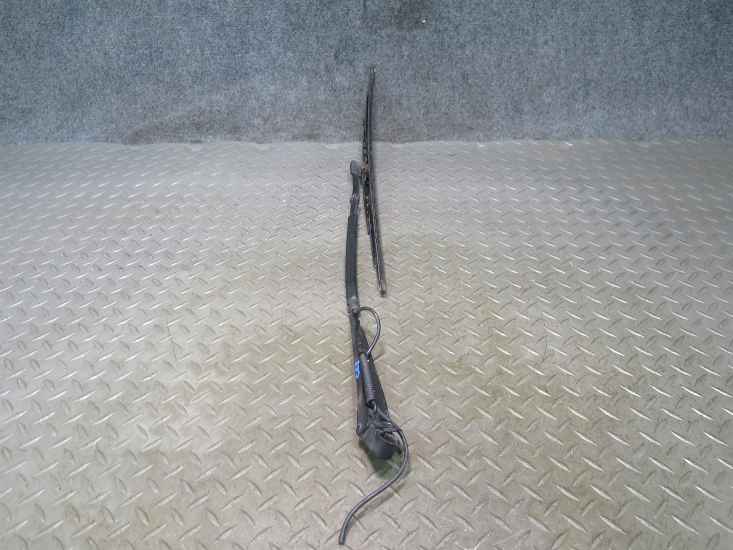 2011-2018 Porsche Cayenne 958 Front Left & Right Windshield Wiper Arm Set of 2