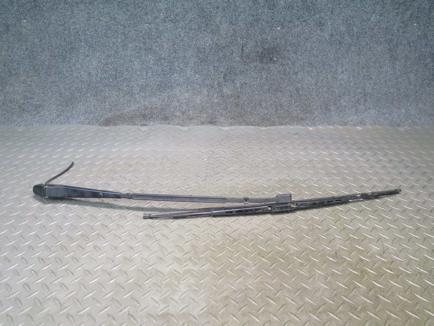 2011-2018 Porsche Cayenne 958 Front Left & Right Windshield Wiper Arm Set of 2