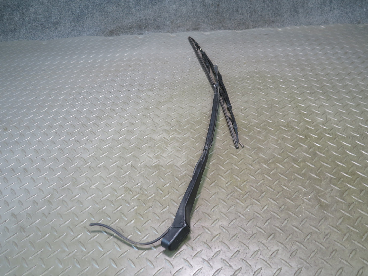 2011-2018 Porsche Cayenne 958 Front Left & Right Windshield Wiper Arm Set of 2