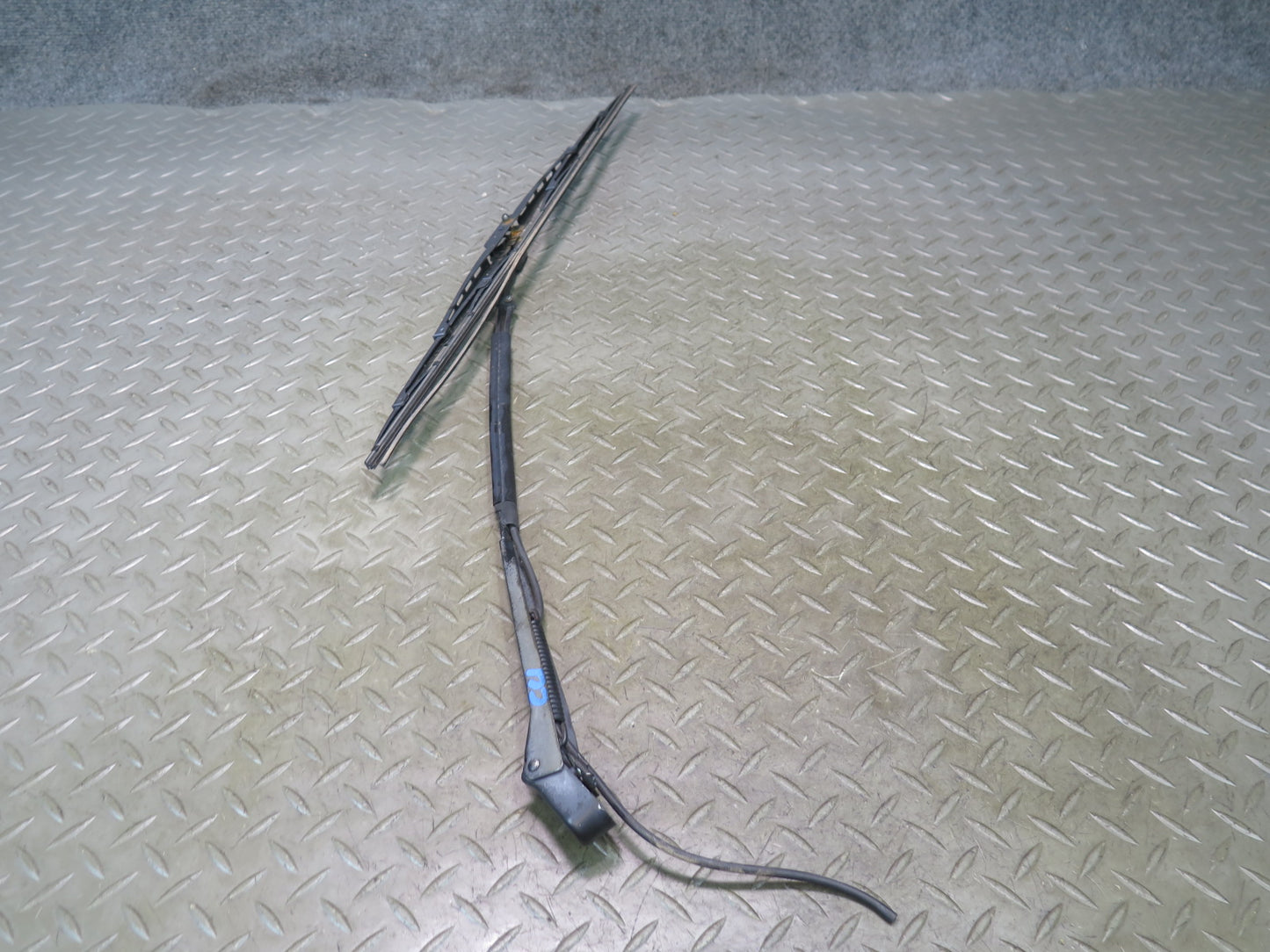 2011-2018 Porsche Cayenne 958 Front Left & Right Windshield Wiper Arm Set of 2