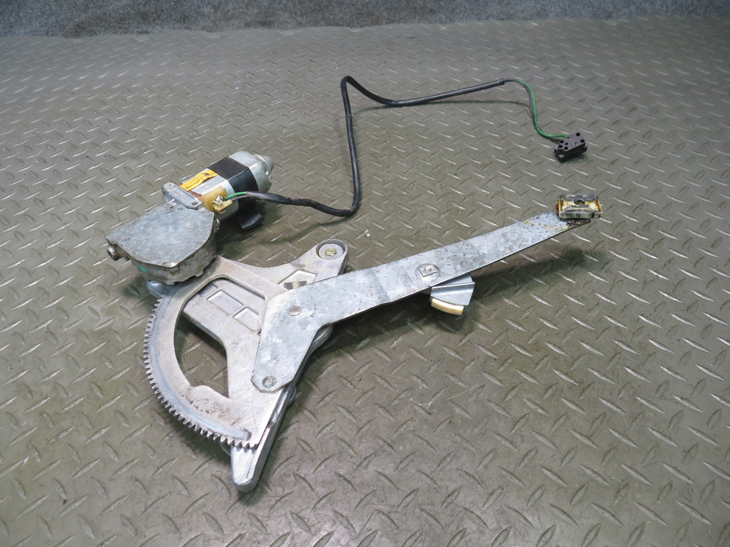 86-91 Mercedes W126 560SEL Sedan Rear Right Door Window Regulator w Motor OEM