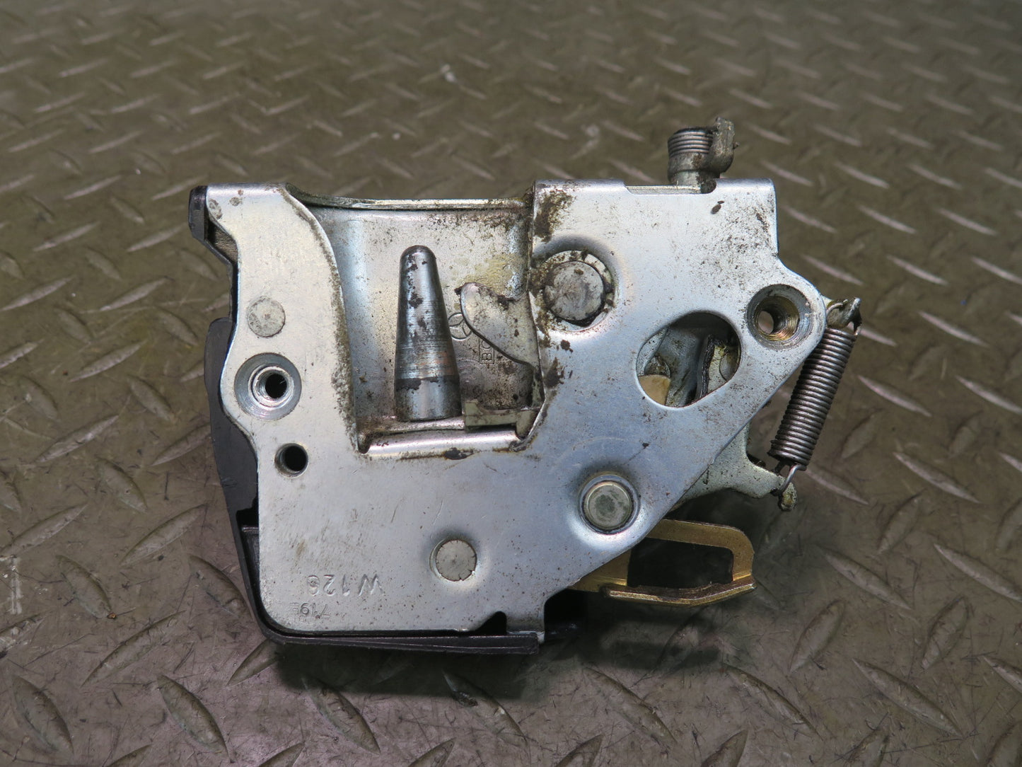 86-91 Mercedes W126 560SEL Front Left Door Lock Latch 1237230108 OEM