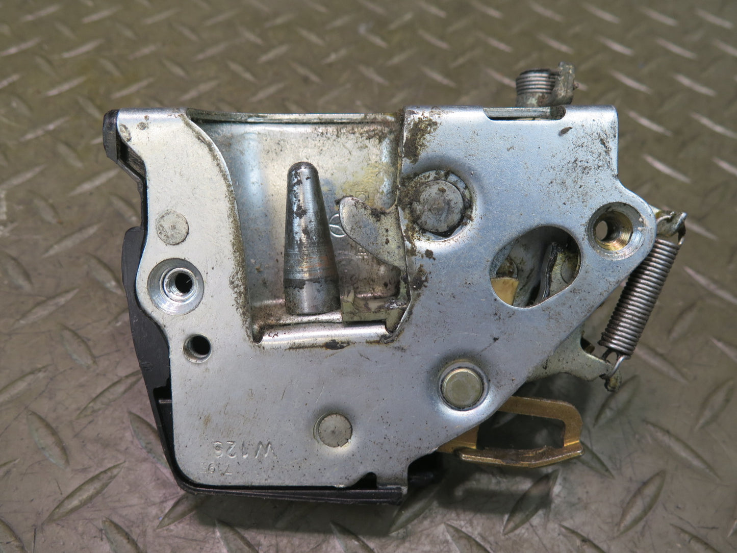 86-91 Mercedes W126 560SEL Front Left Door Lock Latch 1237230108 OEM