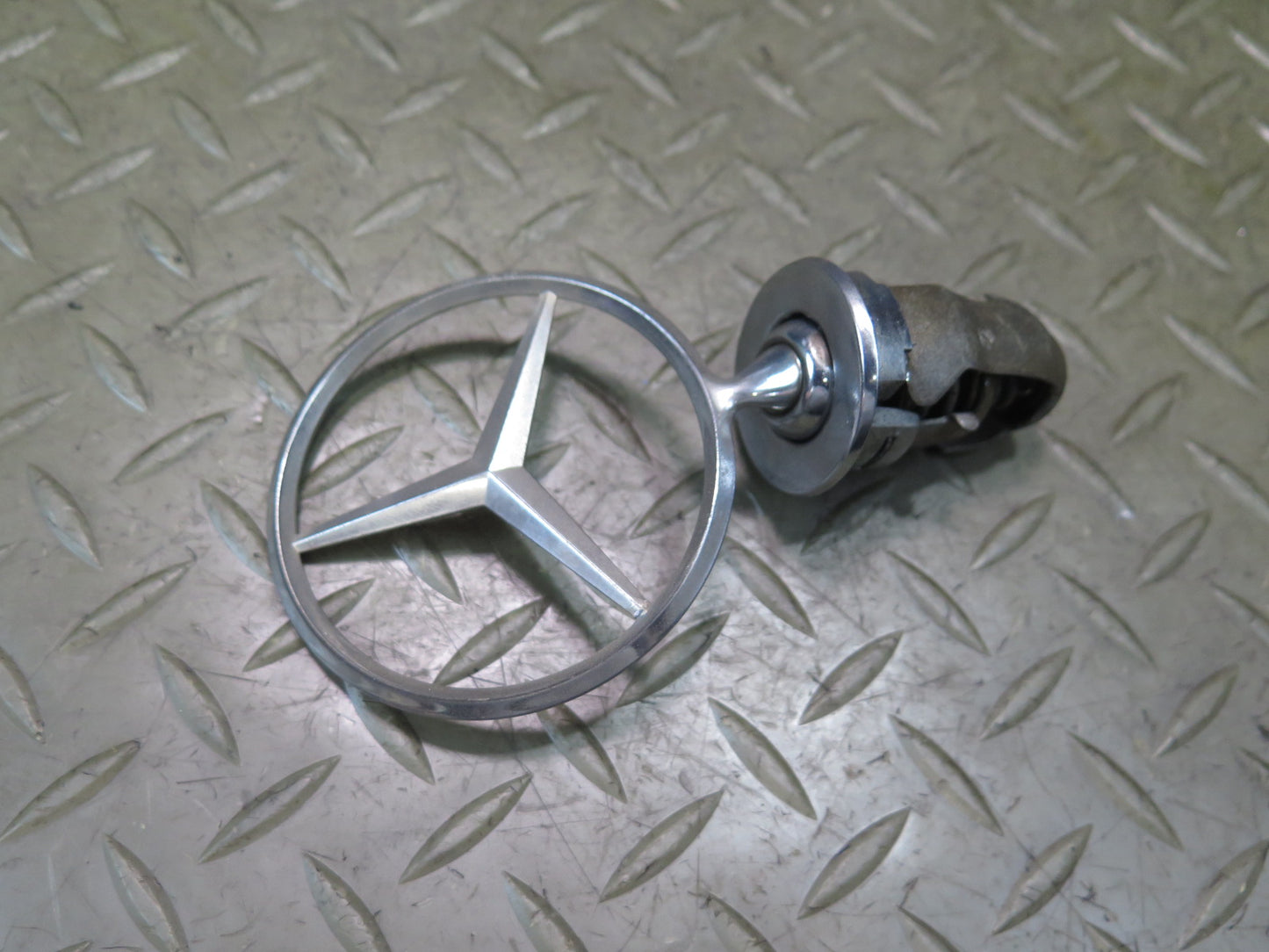 86-91 Mercedes W126 Front Hood Emblem Logo Star Badge OEM