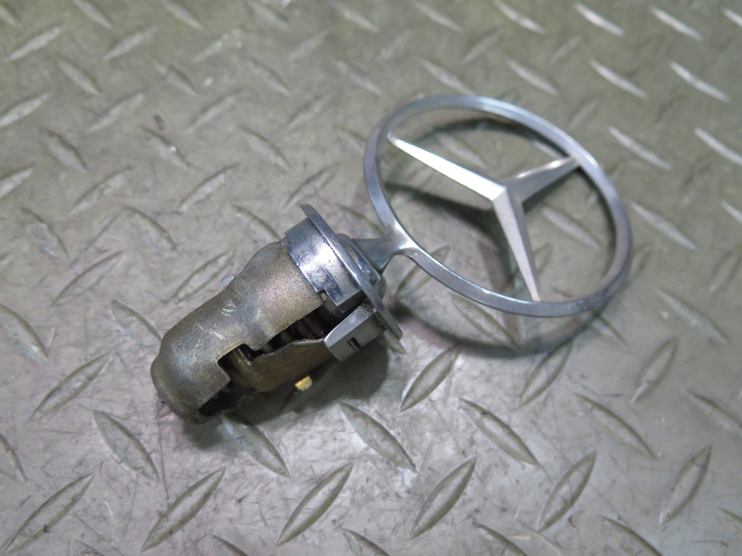 86-91 Mercedes W126 Front Hood Emblem Logo Star Badge OEM