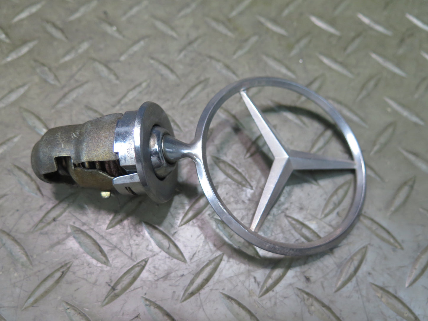 86-91 Mercedes W126 Front Hood Emblem Logo Star Badge OEM