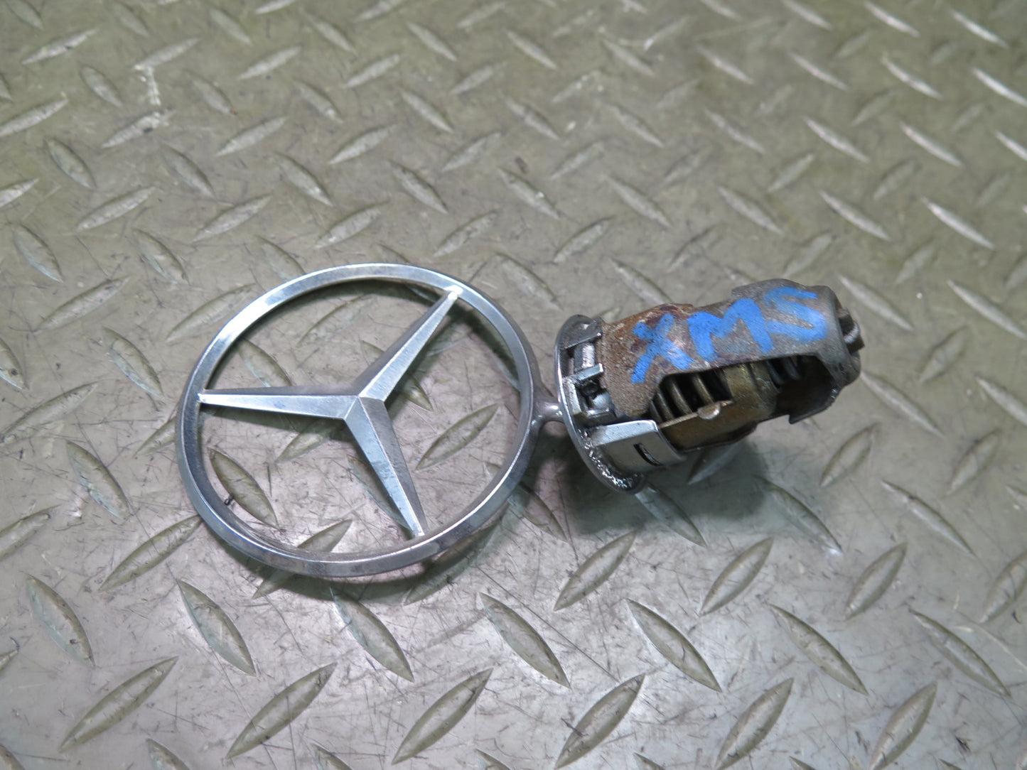 86-91 Mercedes W126 Front Hood Emblem Logo Star Badge OEM