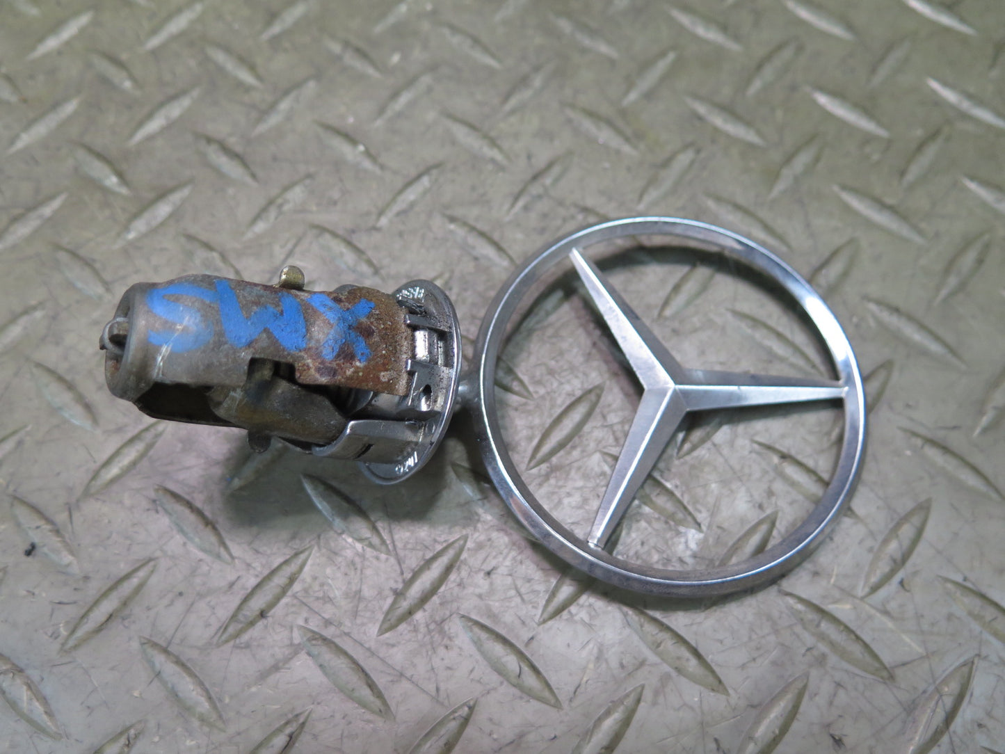 86-91 Mercedes W126 Front Hood Emblem Logo Star Badge OEM