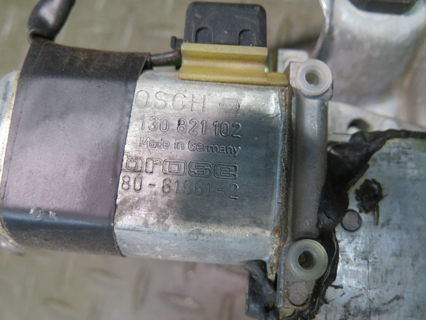 86-91 Mercedes W126 560SEL Sedan Front Right Door Window Regulator w Motor OEM