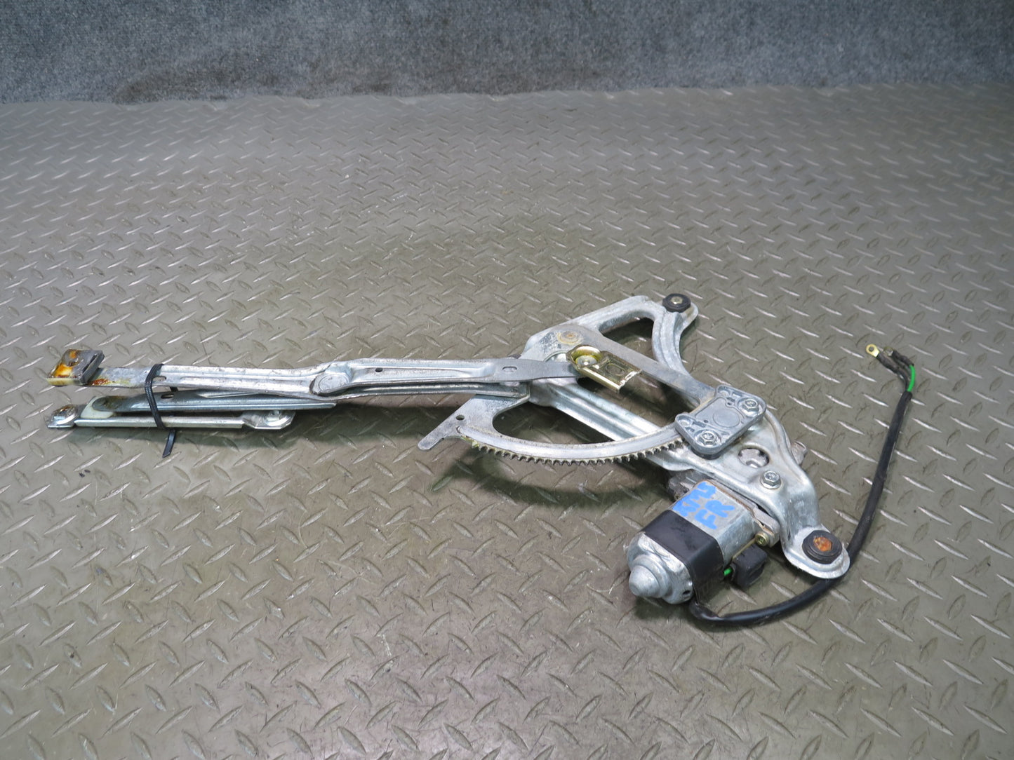 86-91 Mercedes W126 560SEL Sedan Front Right Door Window Regulator w Motor OEM