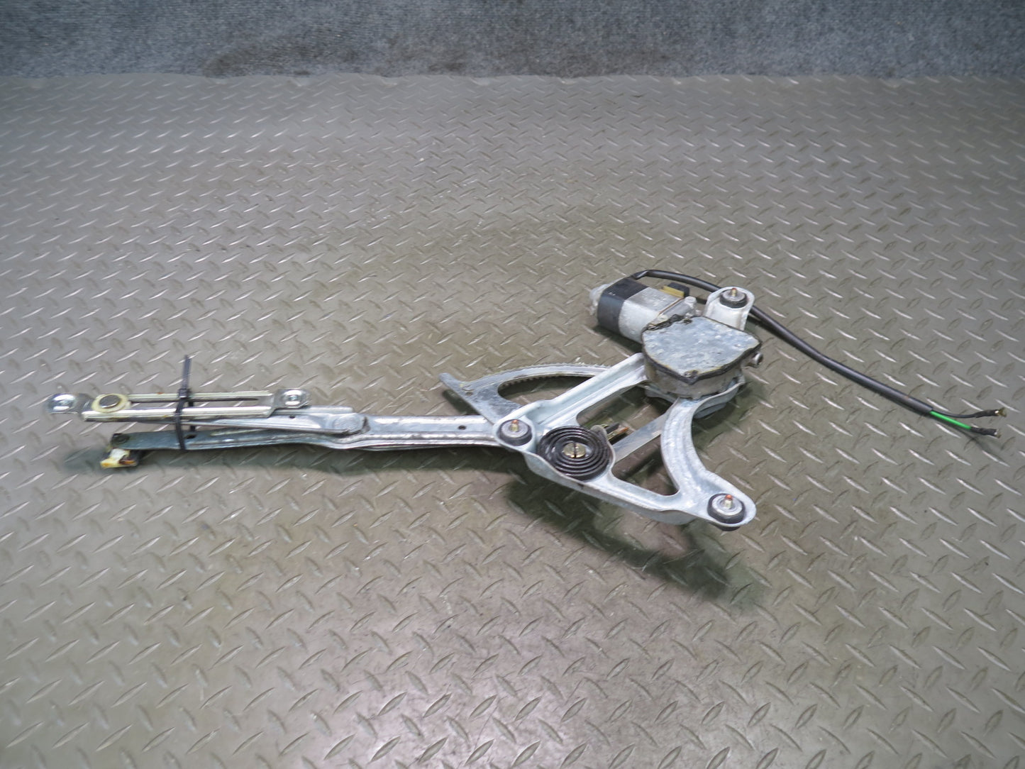 86-91 Mercedes W126 560SEL Sedan Front Right Door Window Regulator w Motor OEM