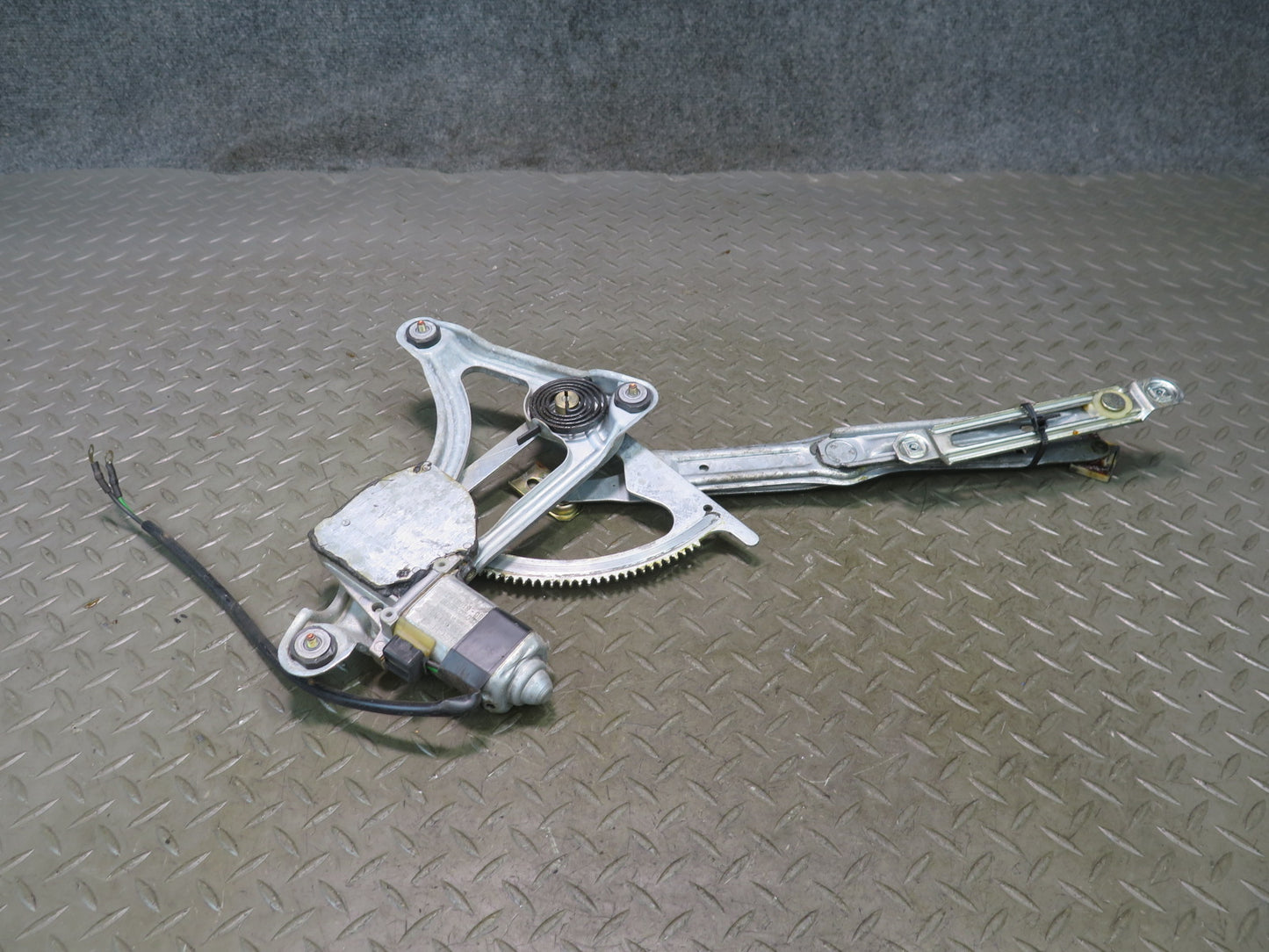 86-91 Mercedes W126 560SEL Sedan Front Right Door Window Regulator w Motor OEM