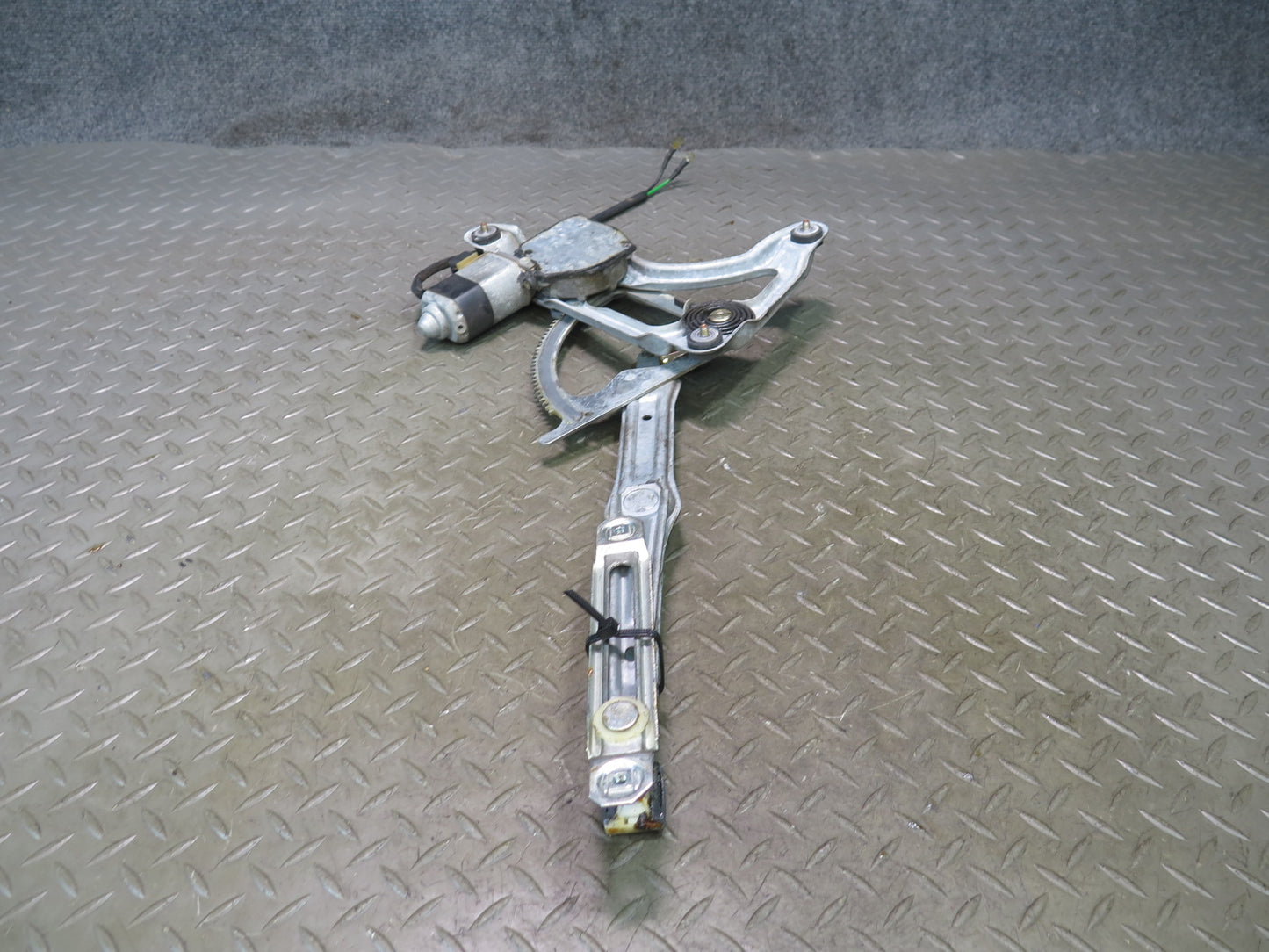 86-91 Mercedes W126 560SEL Sedan Front Right Door Window Regulator w Motor OEM