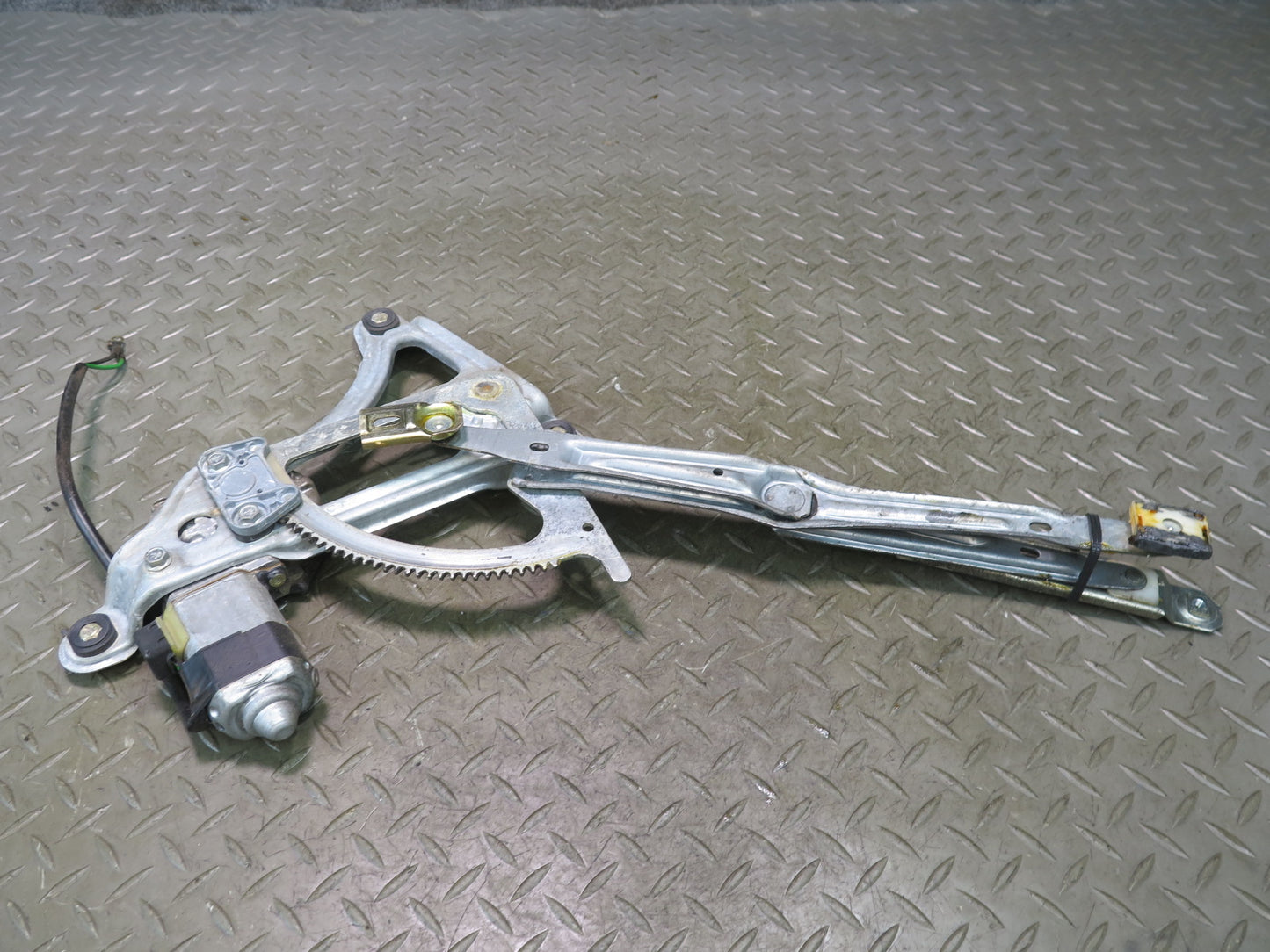86-91 Mercedes W126 560SEL Sedan Front Left Door Window Regulator w Motor OEM