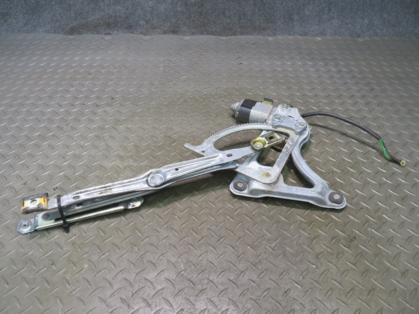 86-91 Mercedes W126 560SEL Sedan Front Left Door Window Regulator w Motor OEM