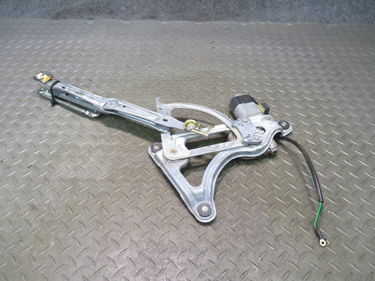86-91 Mercedes W126 560SEL Sedan Front Left Door Window Regulator w Motor OEM