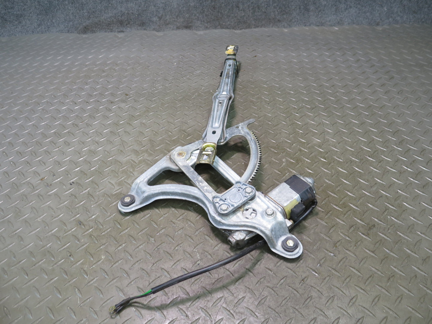 86-91 Mercedes W126 560SEL Sedan Front Left Door Window Regulator w Motor OEM