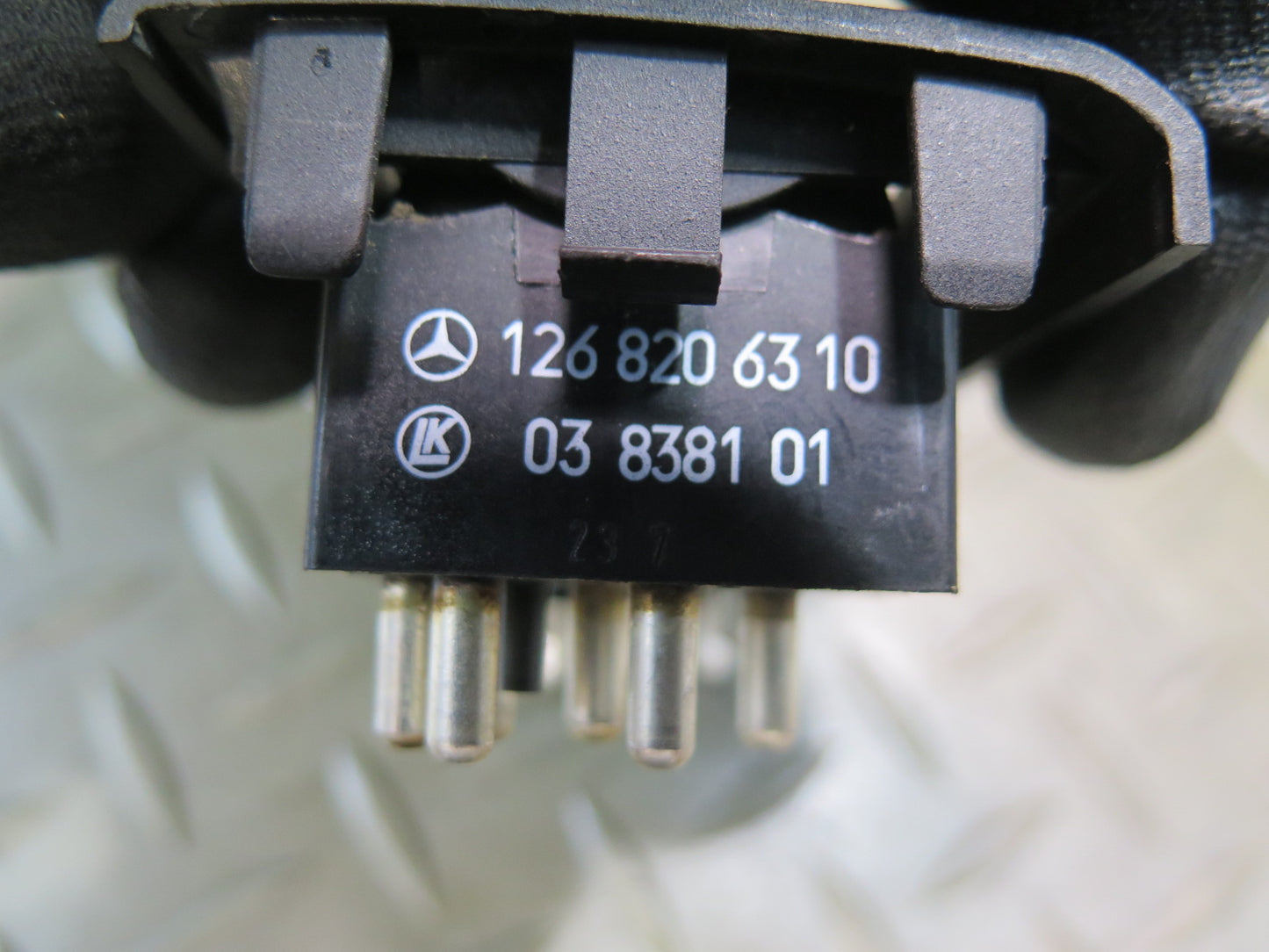 86-91 Mercedes W126 560SEL Rear Right Heated Seat Window Button Switch OEM