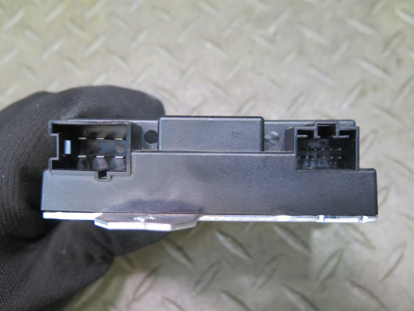 2012-2015 Mercedes X166 W166 Ml-class Fuel Pump Control Module 0009001803