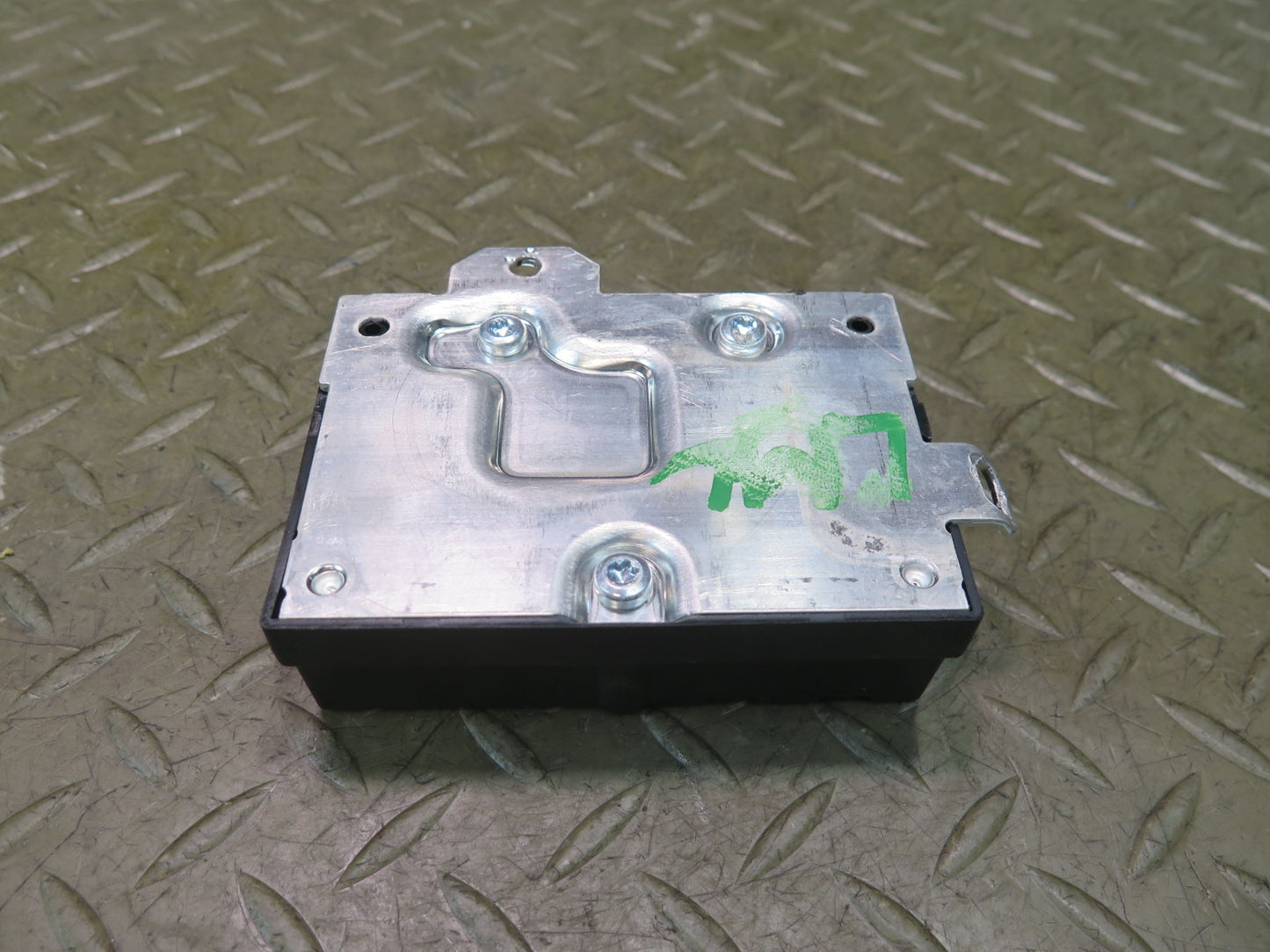 2012-2015 Mercedes X166 W166 Ml-class Fuel Pump Control Module 0009001803