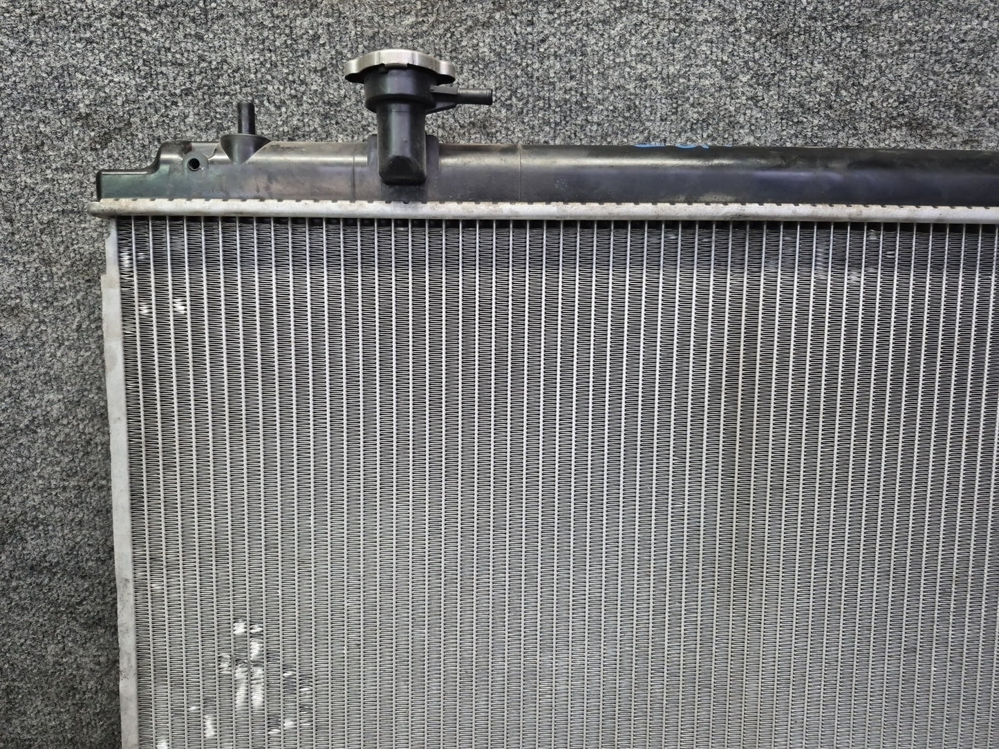 04-06 Nissan 350Z Z33 Convertible M/T Engine Cooling Radiator CSF