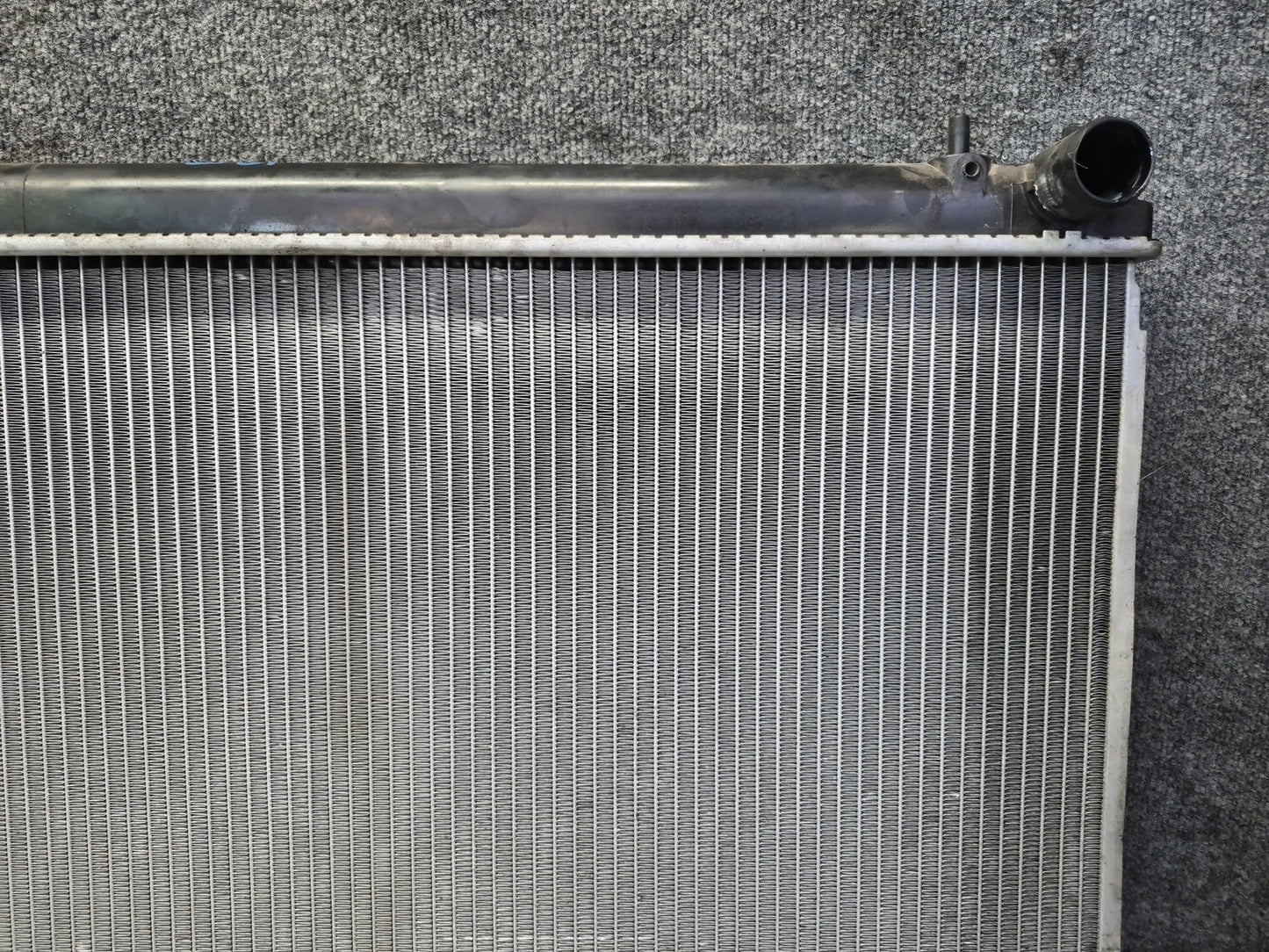 04-06 Nissan 350Z Z33 Convertible M/T Engine Cooling Radiator CSF