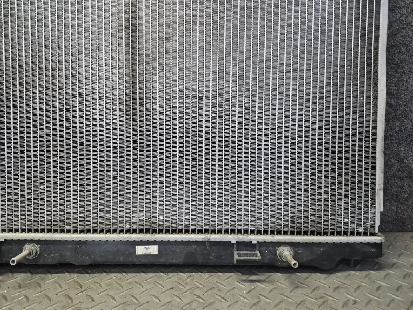 04-06 Nissan 350Z Z33 Convertible M/T Engine Cooling Radiator CSF