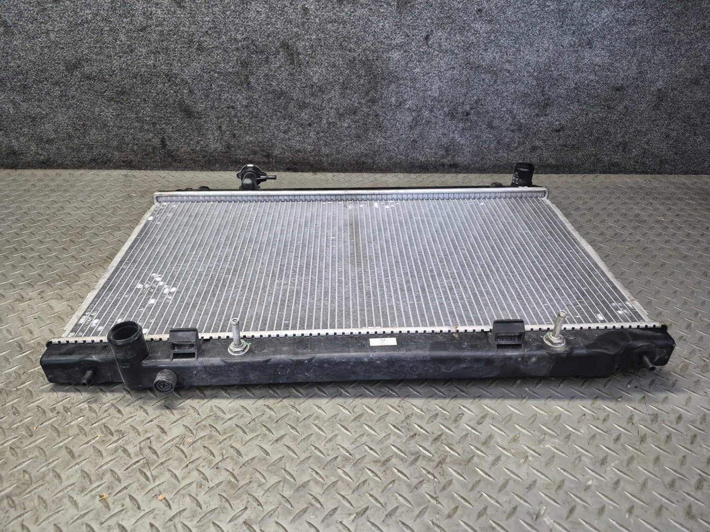 04-06 Nissan 350Z Z33 Convertible M/T Engine Cooling Radiator CSF