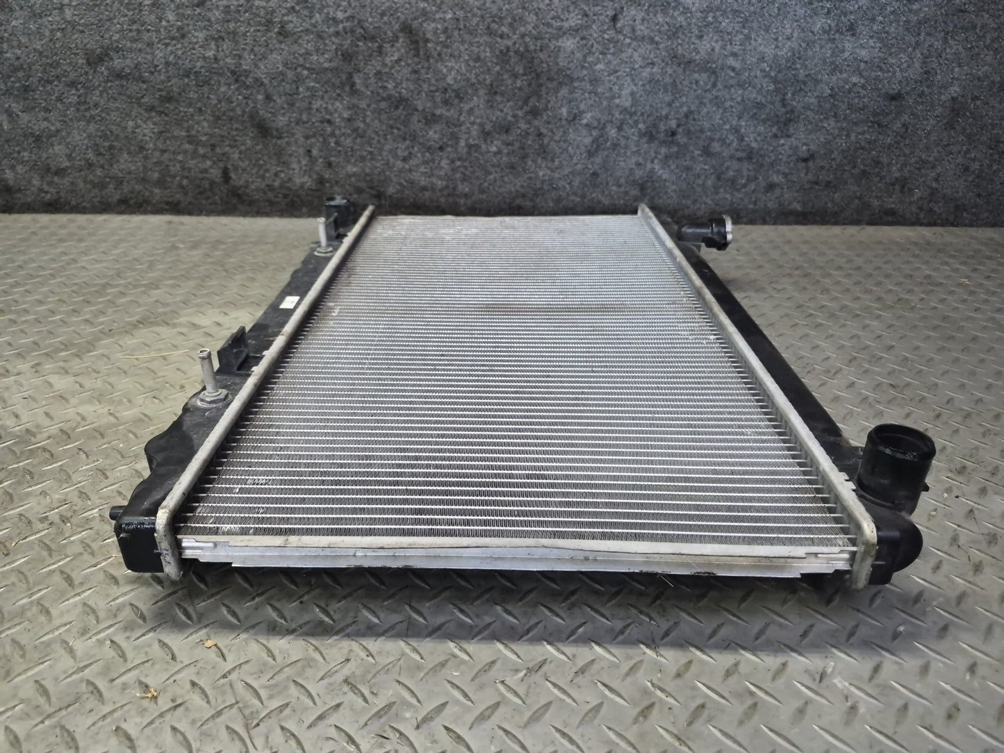 04-06 Nissan 350Z Z33 Convertible M/T Engine Cooling Radiator CSF