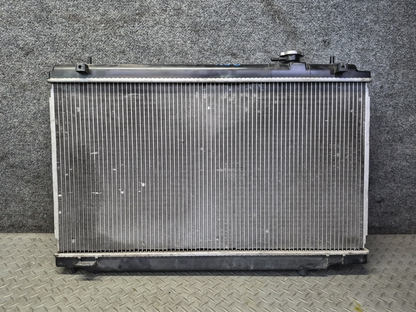 04-06 Nissan 350Z Z33 Convertible M/T Engine Cooling Radiator CSF