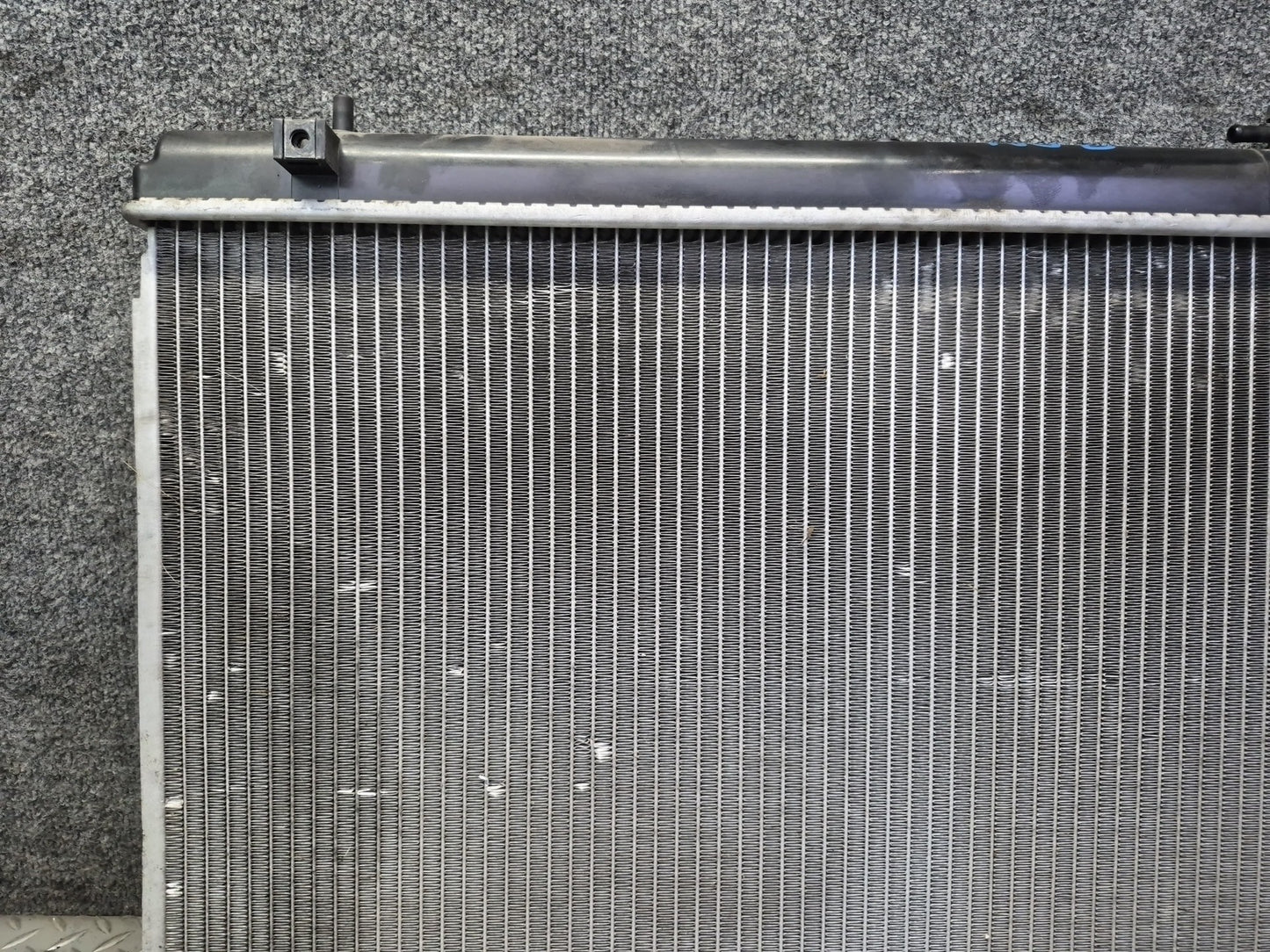 04-06 Nissan 350Z Z33 Convertible M/T Engine Cooling Radiator CSF