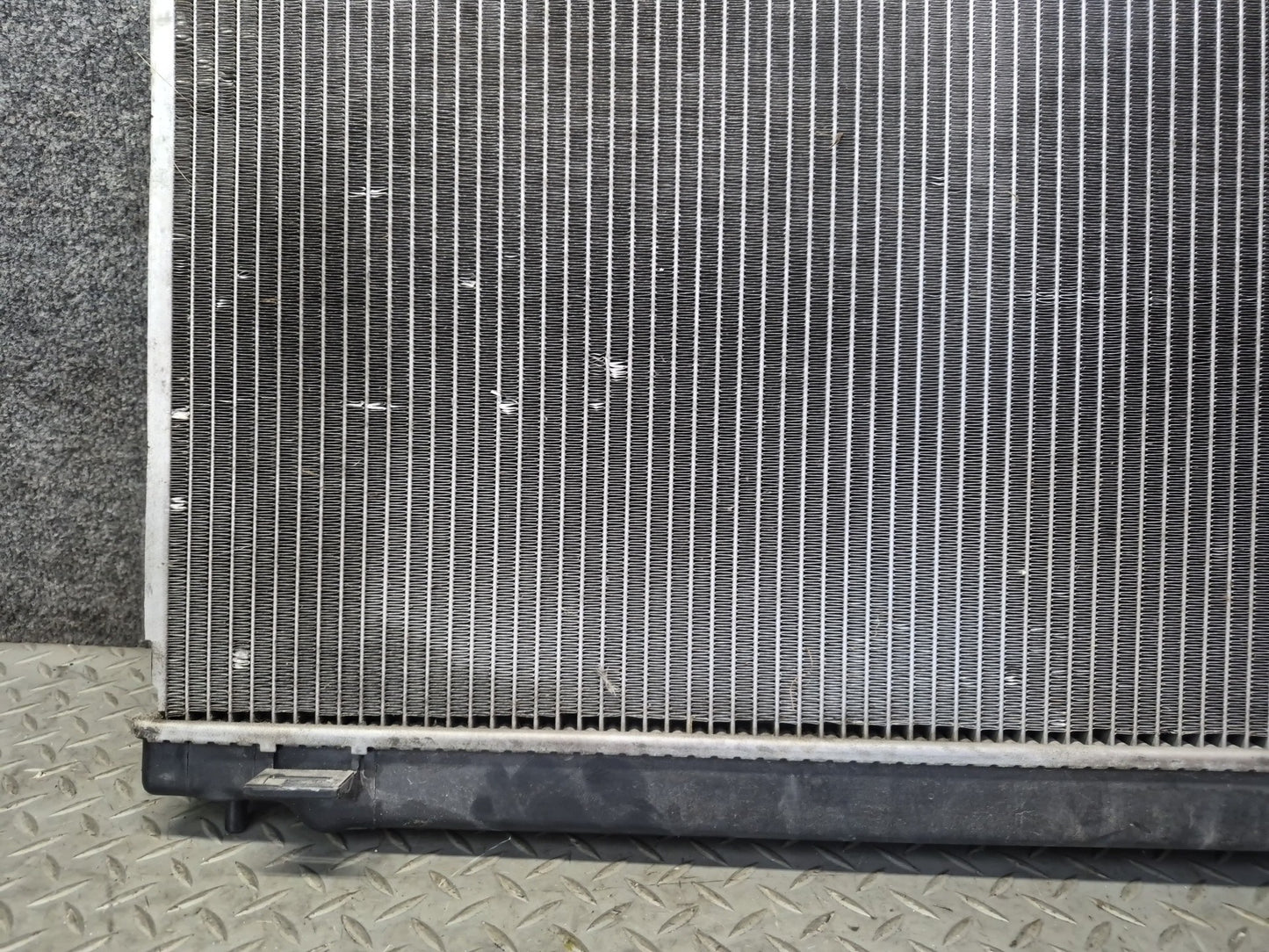 04-06 Nissan 350Z Z33 Convertible M/T Engine Cooling Radiator CSF