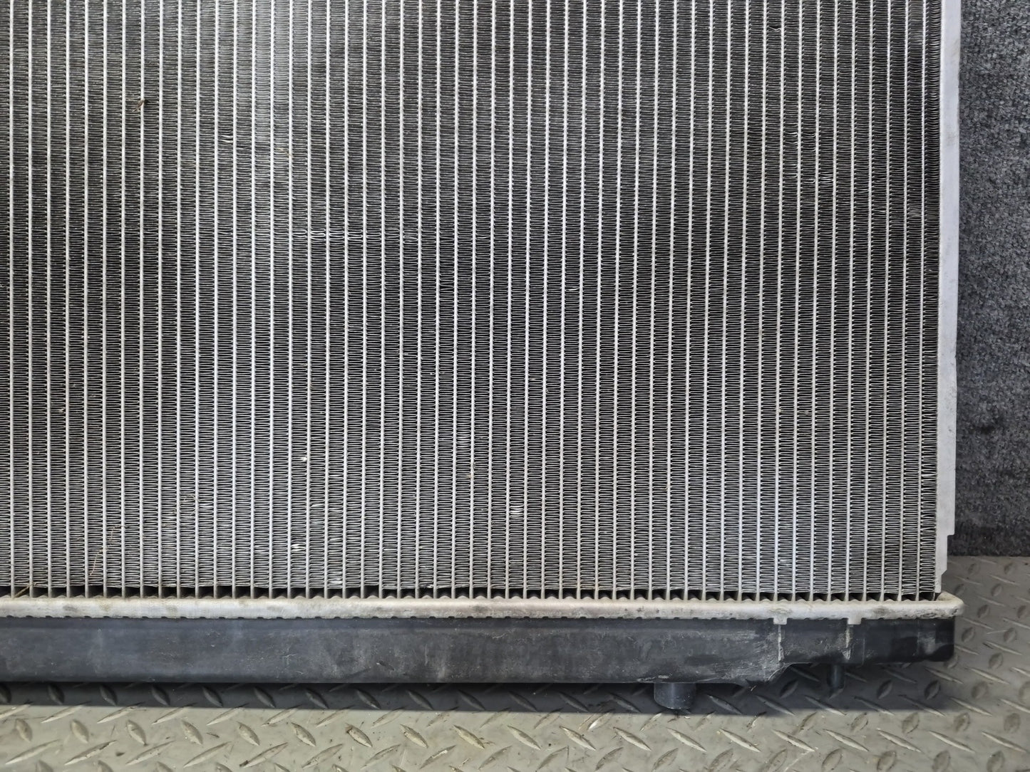 04-06 Nissan 350Z Z33 Convertible M/T Engine Cooling Radiator CSF