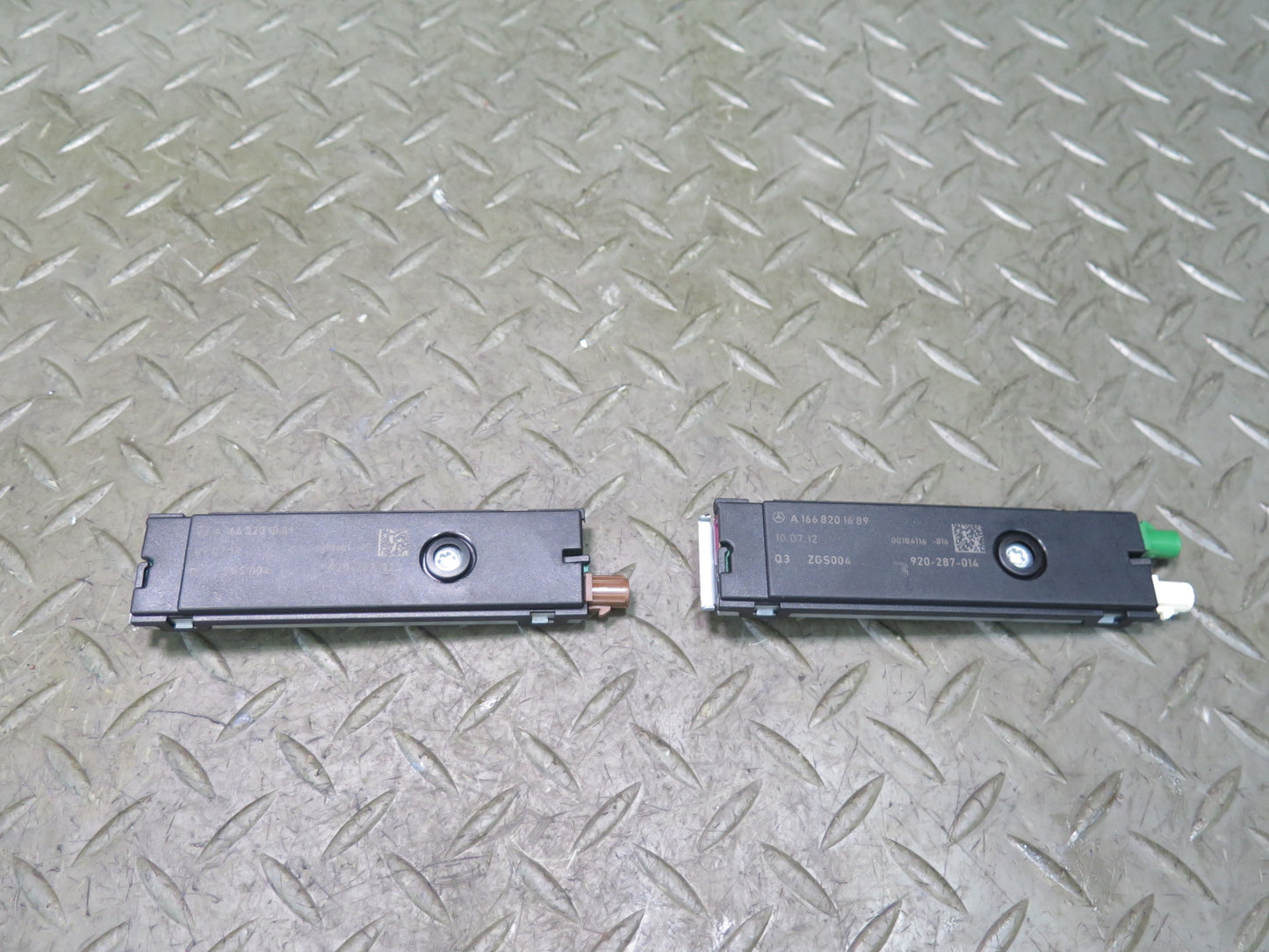 2012-2015 Mercedes X166 W166 ML Rear Antenna Booster Amplifier AMP Set of 2