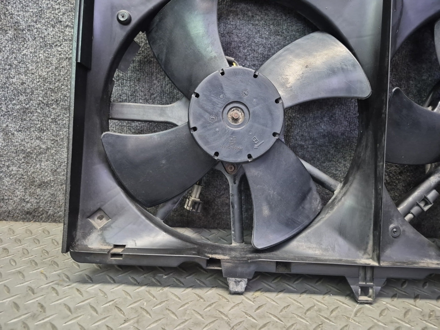 03-06 Nissan Z33 350Z VQ35DE Engine Cooling Fan Motor Shroud OEM