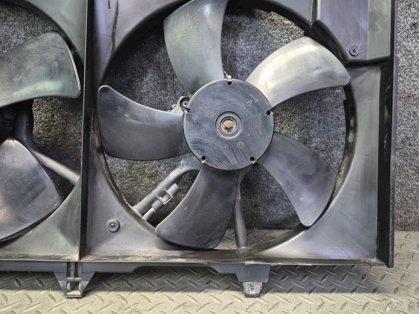 03-06 Nissan Z33 350Z VQ35DE Engine Cooling Fan Motor Shroud OEM