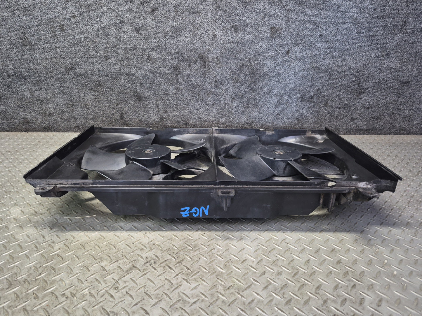 03-06 Nissan Z33 350Z VQ35DE Engine Cooling Fan Motor Shroud OEM