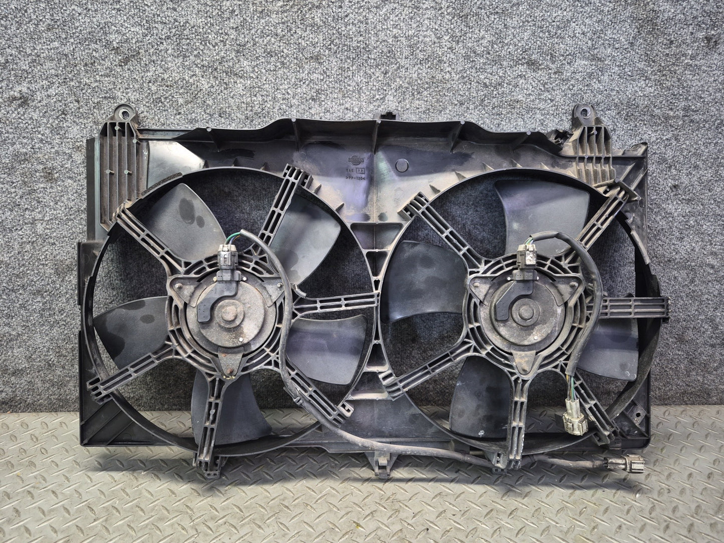 03-06 Nissan Z33 350Z VQ35DE Engine Cooling Fan Motor Shroud OEM