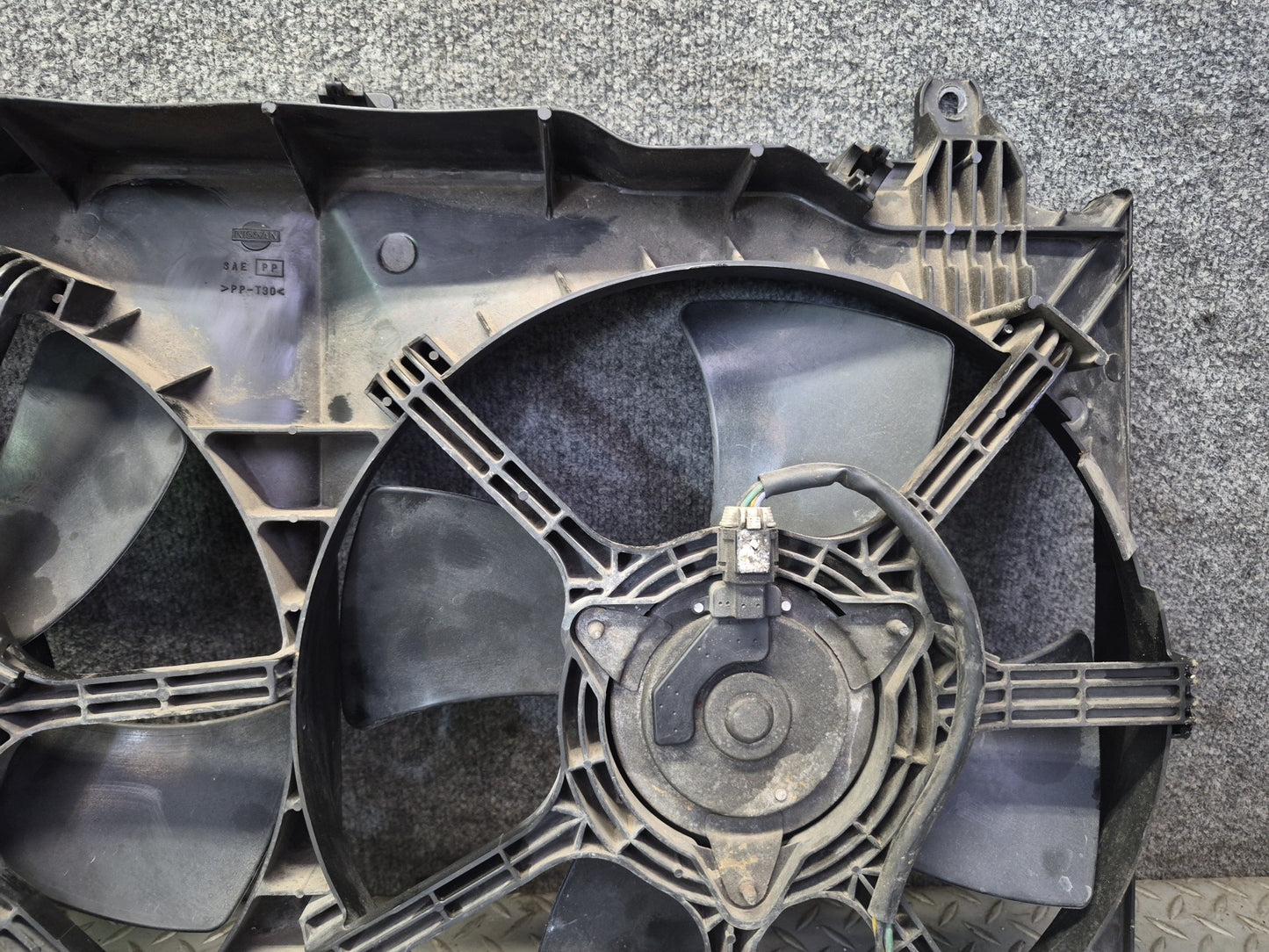 03-06 Nissan Z33 350Z VQ35DE Engine Cooling Fan Motor Shroud OEM