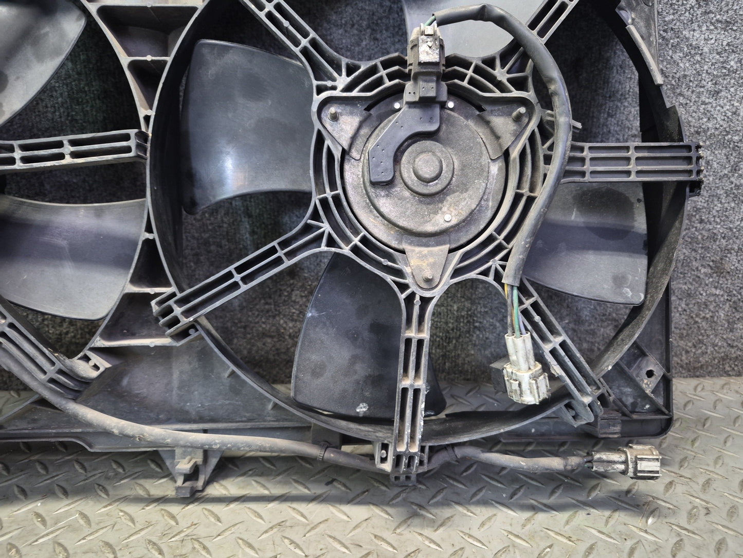 03-06 Nissan Z33 350Z VQ35DE Engine Cooling Fan Motor Shroud OEM